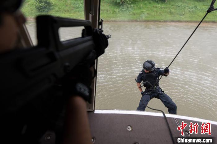 图为实战大练兵现场。重庆市公安局供图